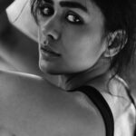 Mrunal Thakur Instagram - I am THE WOMAN of my dreams ✨✨ . . . . . #selflove #raw #blackandwhite #blackandwhitephotography #dream #instadaily #instafashion #instafood #vibes #loveyourself #becomfortable #photography #unedited #nofilter