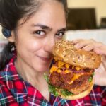 Mrunal Thakur Instagram - Want some? 🍔🍔🍔 It was such a gloomy day , I really needed a break man! @woodsidemumbai thank you for this delicious burger 🍔! Loved it #thehappypicnic