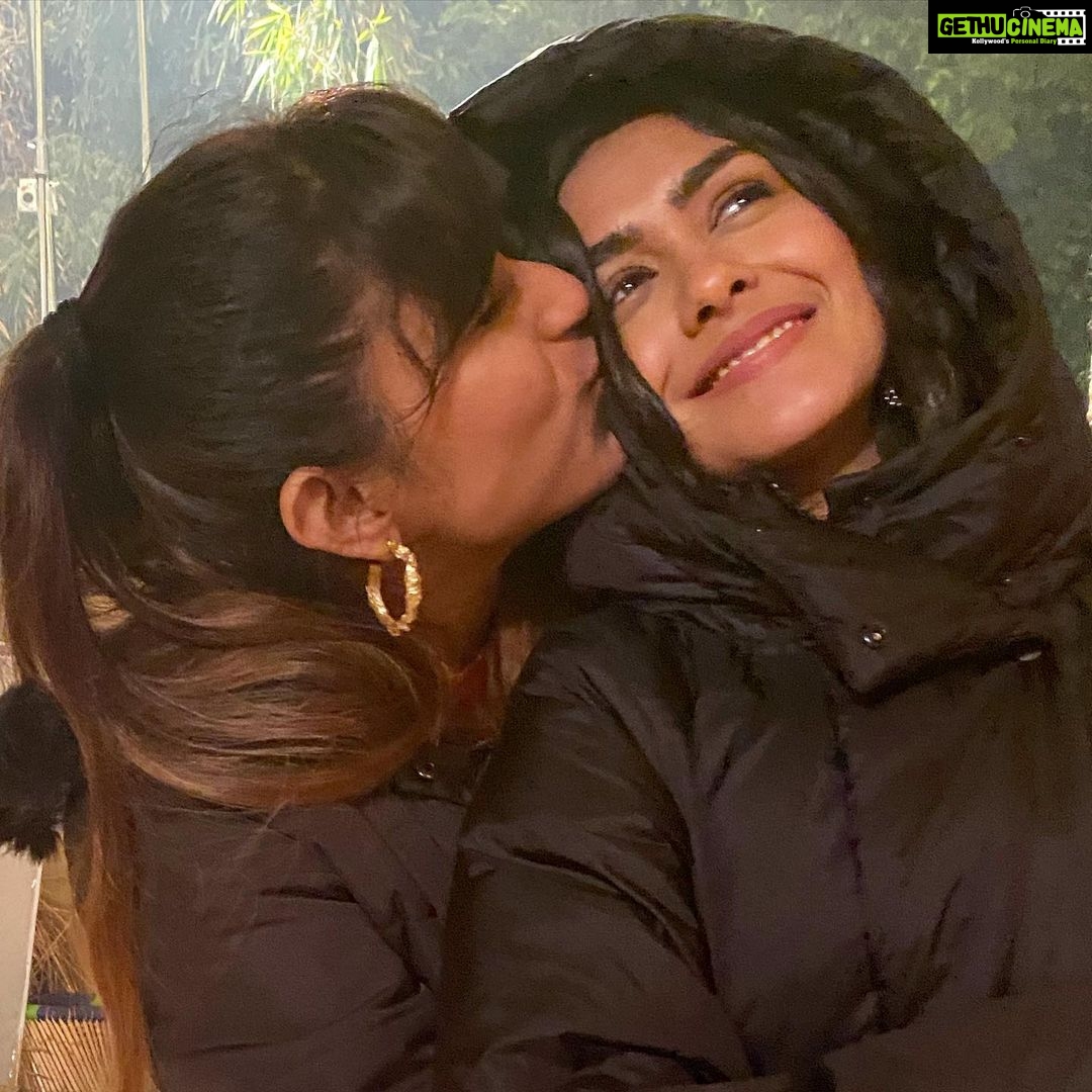Mrunal Thakur Instagram - Well , my valentine was definitely better than yours ππ»πΈ . . . . . . . . #famfirst #familylove #familyouting #familytrip #familiesareforever #familyvacation #familyportraits #famiglia #familytimeisthebesttime #familyiseverything #familypicture #mifamilia #familypictures #familygoals #familytree #familydinner #familyvaca #familyphotography #familyparty #familyphotographer #incredibleindia #mumbai_igers #photographers_of_india #mumbai_uncensored #mymumbai #_soimumbai #iphoneography #iphoneonly #iphonesia #iphoneography