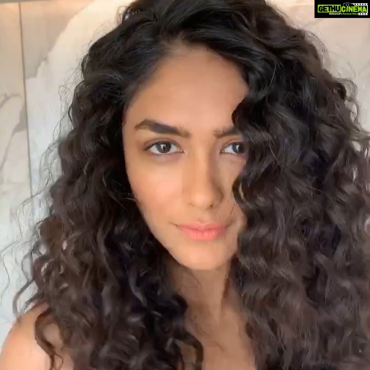 Mrunal Thakur Instagram - Wannabe gurl who wanna have curls #curlyhair #lovecurls #hairgoals #hairstyles #boomerang #instadaily