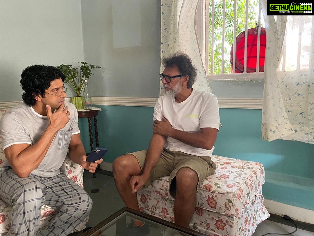 Mrunal Thakur Instagram - Birthday boy with Golu’s favourite Director 😜💕 @faroutakhtar @rakeyshommehra