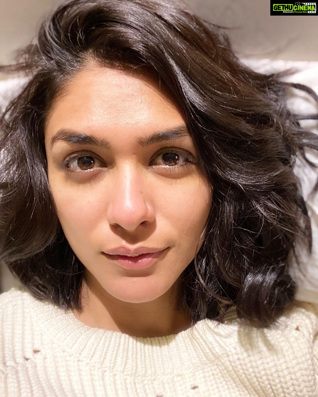 Mrunal Thakur Instagram - π€³ ππ©π½π§π½π’πβοΈπ¦π₯ππΌπ―