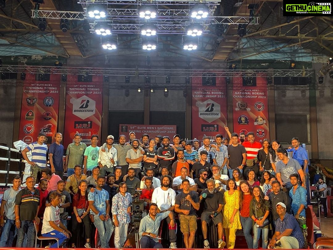 Mrunal Thakur Instagram - 🥊🥊 . . . . . See you guys next year ! #teamtoofan #shootdiaries #thebestteam Mumbai, Maharashtra