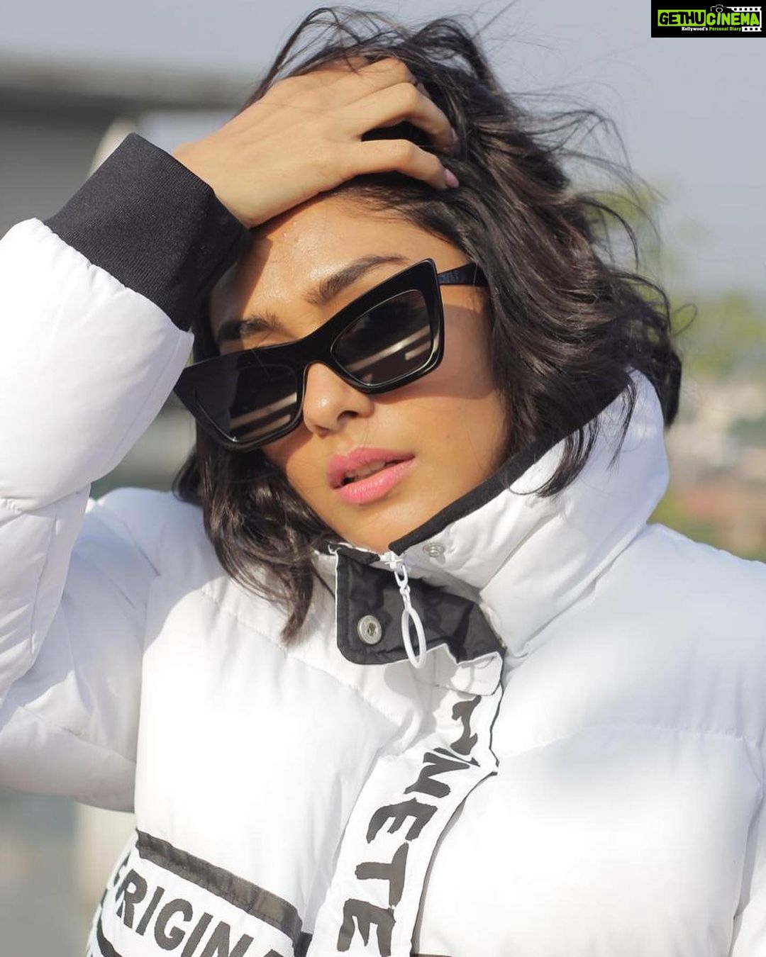 Mrunal Thakur Instagram - It's the best time of the year. Christmas is just around the corner and @johnjacobseyewear has made it even better with their Sleigh The Season Sale. They're offering Flat 40% Off on their entire collection till 20th December so go check them out and ace your winter style. #johnjacobseyewear #jjfam @banisethphotographyy πΈ @missblender @kimberlychu93 HMU π