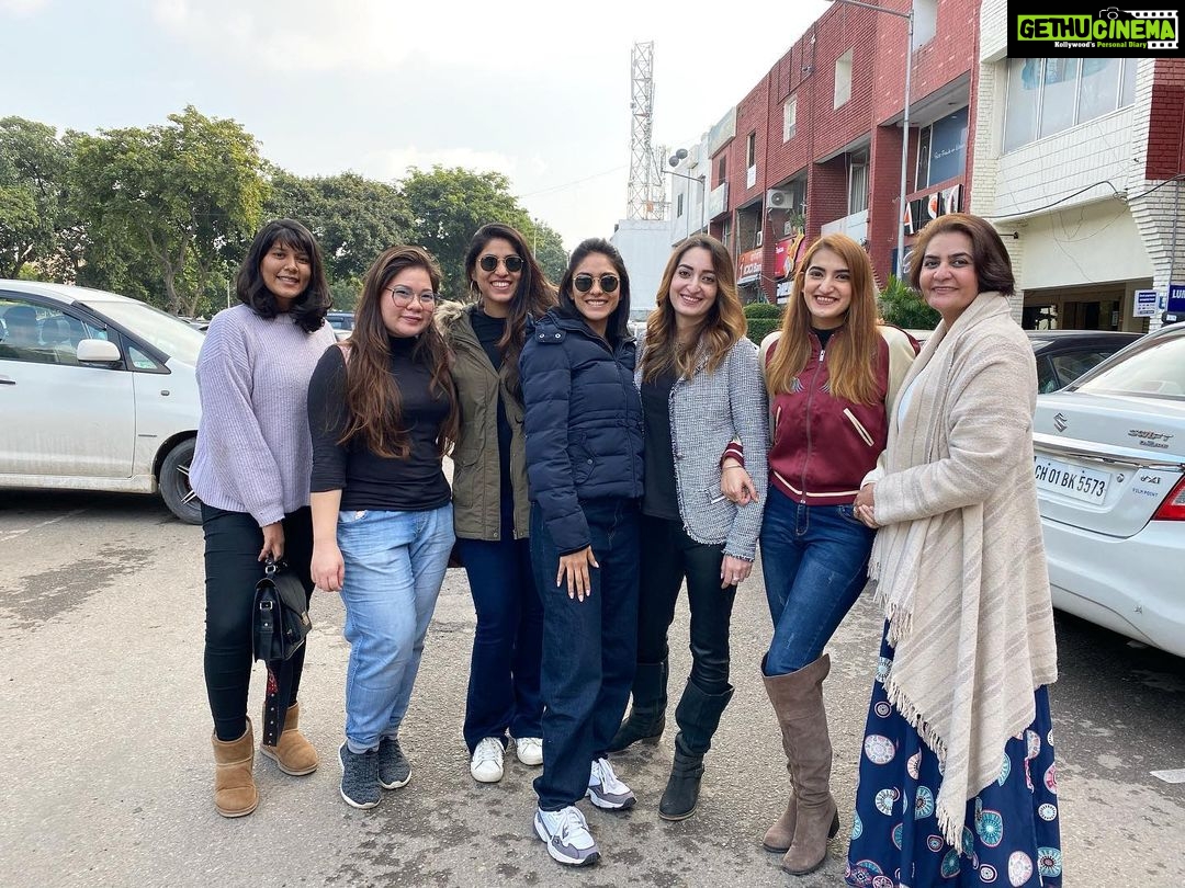 Mrunal Thakur Instagram - My gurl gang ! You guys ❤️ #chandigarh Pal Dhaba Resorts
