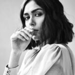 Mrunal Thakur Instagram - The shorter the hair the harder they stare 👁‍🗨👁‍🗨 #shorthair #monochromatic #blackandwhite #ghoststories #netflix