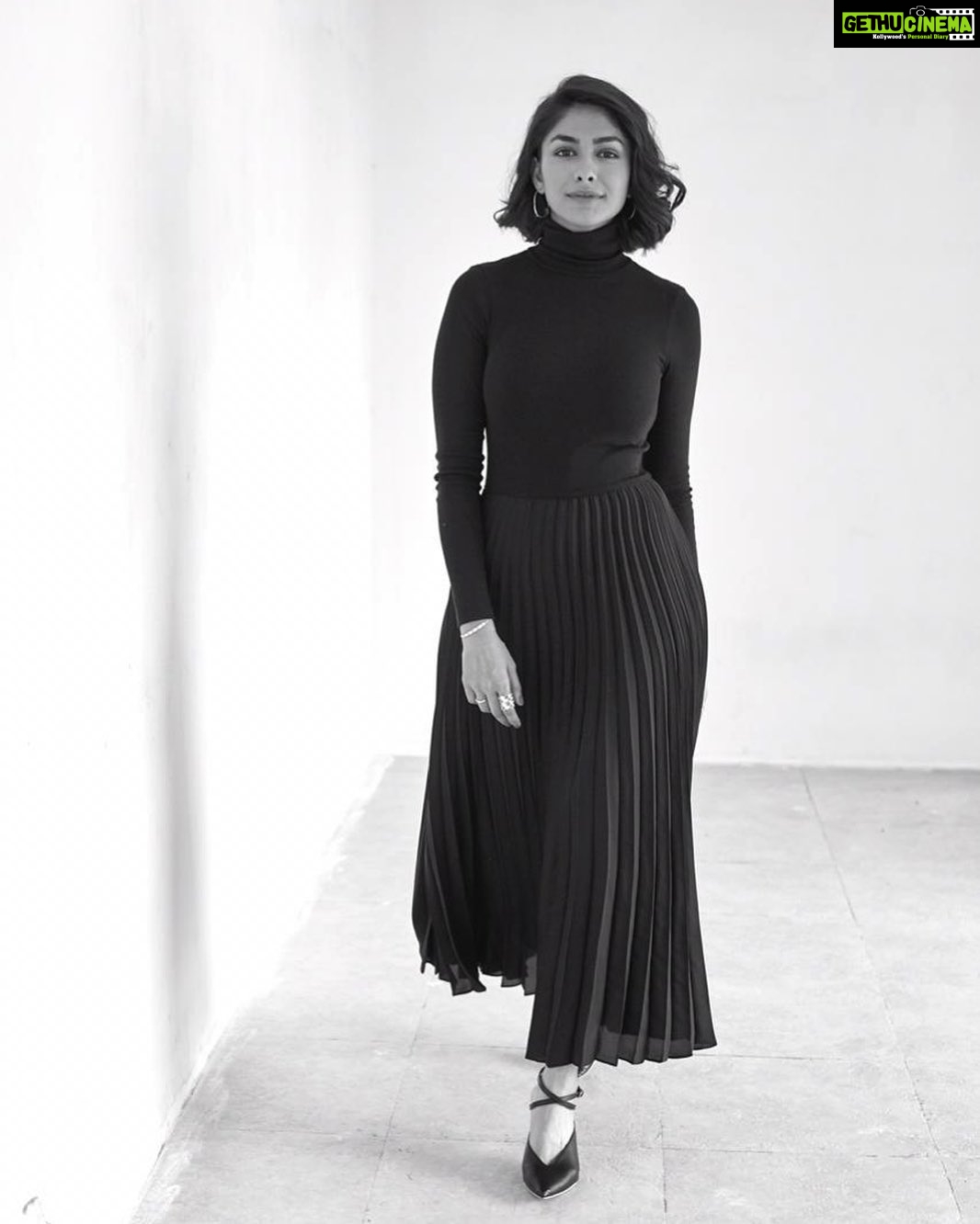 Mrunal Thakur Instagram - Can't say she never look for love 'Cause the world never good enough Now the worst neighborhood she go She could write a book to all What she learn from the good she know How to sell and to cook She soaring Then she fell and she hit the floor She not so gracious no more....๐ถ๐ถ๐ถ๐ถ