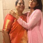 Mrunal Thakur Instagram - Jai mata di 🙏🏻🤣😘 . . . @vandanaofficialthakur @helo_indiaofficial