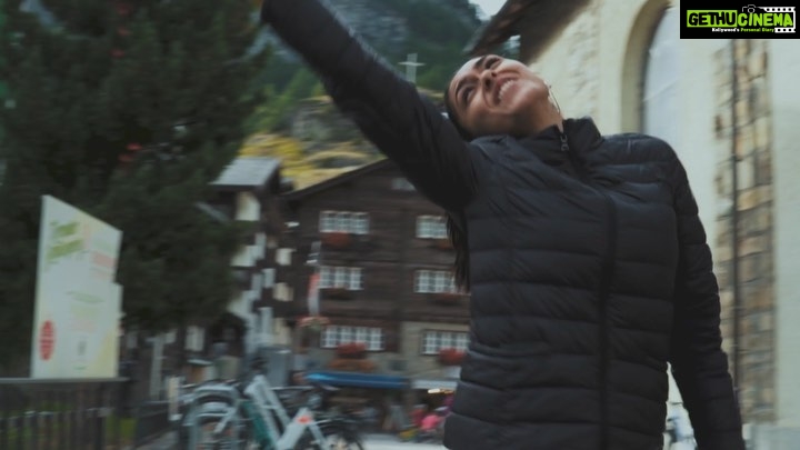 Mrunal Thakur Instagram - Happy birthday Bebo! . . Thank you Kareena for influencing and inspiring me to get into Bollywood. I wanted to wish you a happy birthday in the best possible way I could think of .. Love you ❤️ #kareenakapoor #fangirl #love #godbless #thankyou #inspiration Zermatt Matterhorn