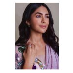 Mrunal Thakur Instagram – Outfit – @aisharaoofficial
Jewellery – @zoyajewels
Shoes – @ceriz_fashion
Hair – @mallikajolly 
Makeup- @missblender
Styling – @who_wore_what_when
Photography – @vishal.chabbra
💖💖💖 #insatfashion #fashionstyle #fashiongram #fashiondiaries #ootdfashion #sarees #makeup #fasionable #instamood #instamakeup #ootd #nails #whitenails #MrunalThakur #batlahousepromotions #15thaugust #mrunalasnandita Mumbai, Maharashtra