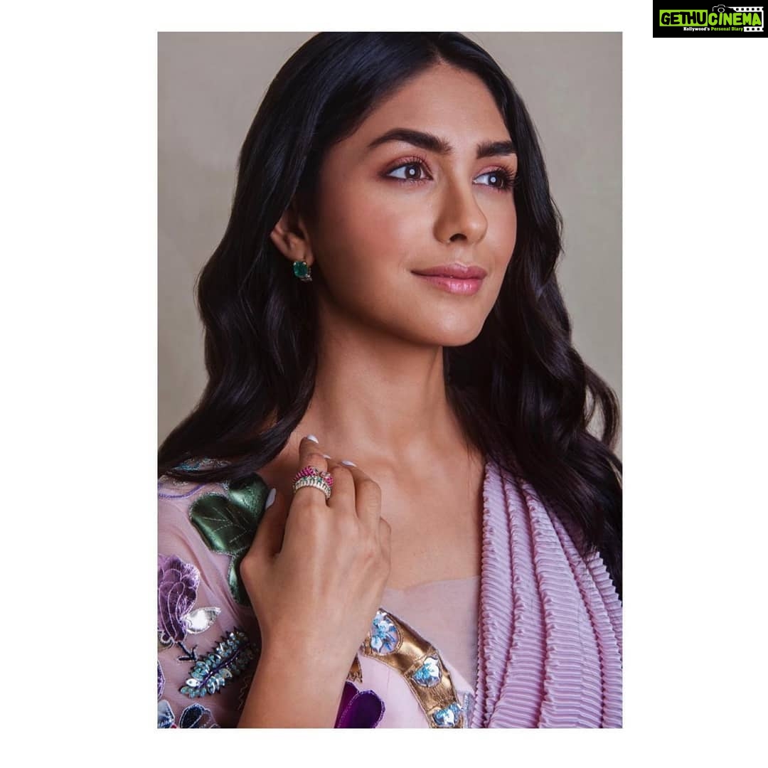 Mrunal Thakur Instagram - Outfit - @aisharaoofficial Jewellery - @zoyajewels Shoes - @ceriz_fashion Hair - @mallikajolly Makeup- @missblender Styling - @who_wore_what_when Photography - @vishal.chabbra 💖💖💖 #insatfashion #fashionstyle #fashiongram #fashiondiaries #ootdfashion #sarees #makeup #fasionable #instamood #instamakeup #ootd #nails #whitenails #MrunalThakur #batlahousepromotions #15thaugust #mrunalasnandita Mumbai, Maharashtra