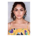 Mrunal Thakur Instagram – Outfit – @zara
Jewellery – @arvinofashions
Makeup – @missblender
Hair – @mallikajolly
Styling – @who_wore_what_when
Photography – @anurag_kabburphotography Mumbai, Maharashtra