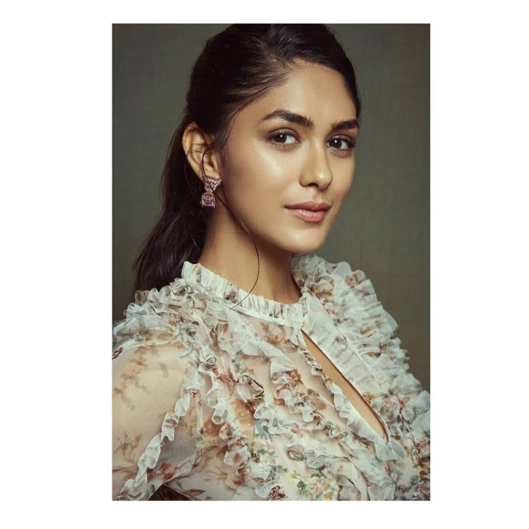Mrunal Thakur Instagram - @super30film screening .... #aboutlastnight Outfit - @needleandthreadlondon Jewellery- @outhousejewellery Makeup & hair - @missblender Photography- @anurag_kabburphotography Styled by - @who_wore_what_when