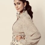 Mrunal Thakur Instagram - Outfit - @divya09anand Jewellery&bag- @tribebyamrapali Makeup - @missblender Hair - @mallikajolly Styled by - @who_wore_what_when Photography- @anurag_kabburphotography