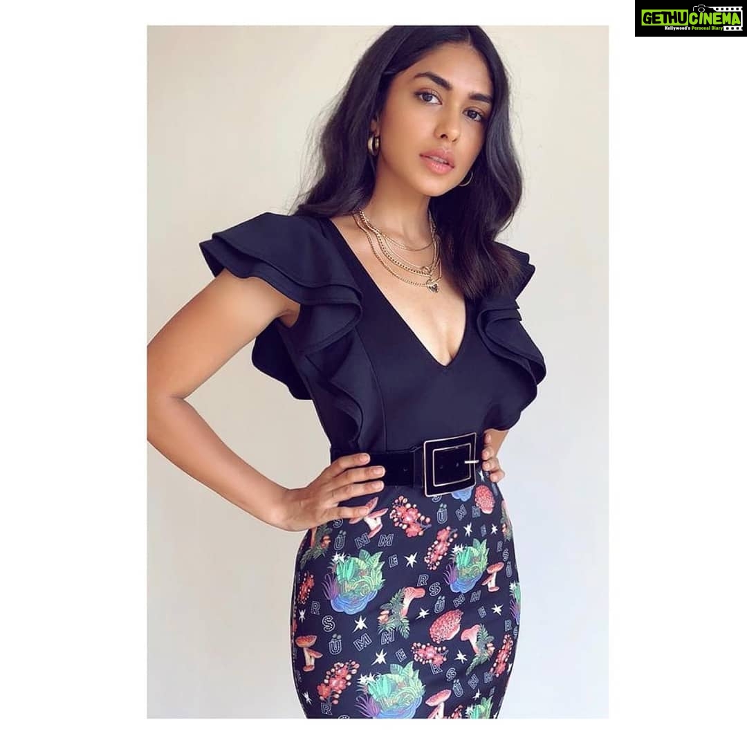 Mrunal Thakur Instagram - My Fav ... In @shivanandnarresh X @koovsfashion Jewellery @hm Shoes @michaelkors Styled by @who_wore_what_when #aboutlastnight #screening #article15