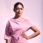 Mrunal Thakur Instagram - 🍭🍭🍭 @missblender thinks I am ....Pretty in pink , not as innocent as you think ! @who_wore_what_when love love love you guys @aquamarine_jewellery