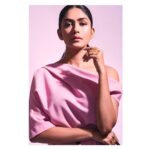 Mrunal Thakur Instagram - 🌸🌸🌸