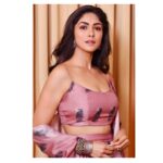 Mrunal Thakur Instagram – #makeup #ootd