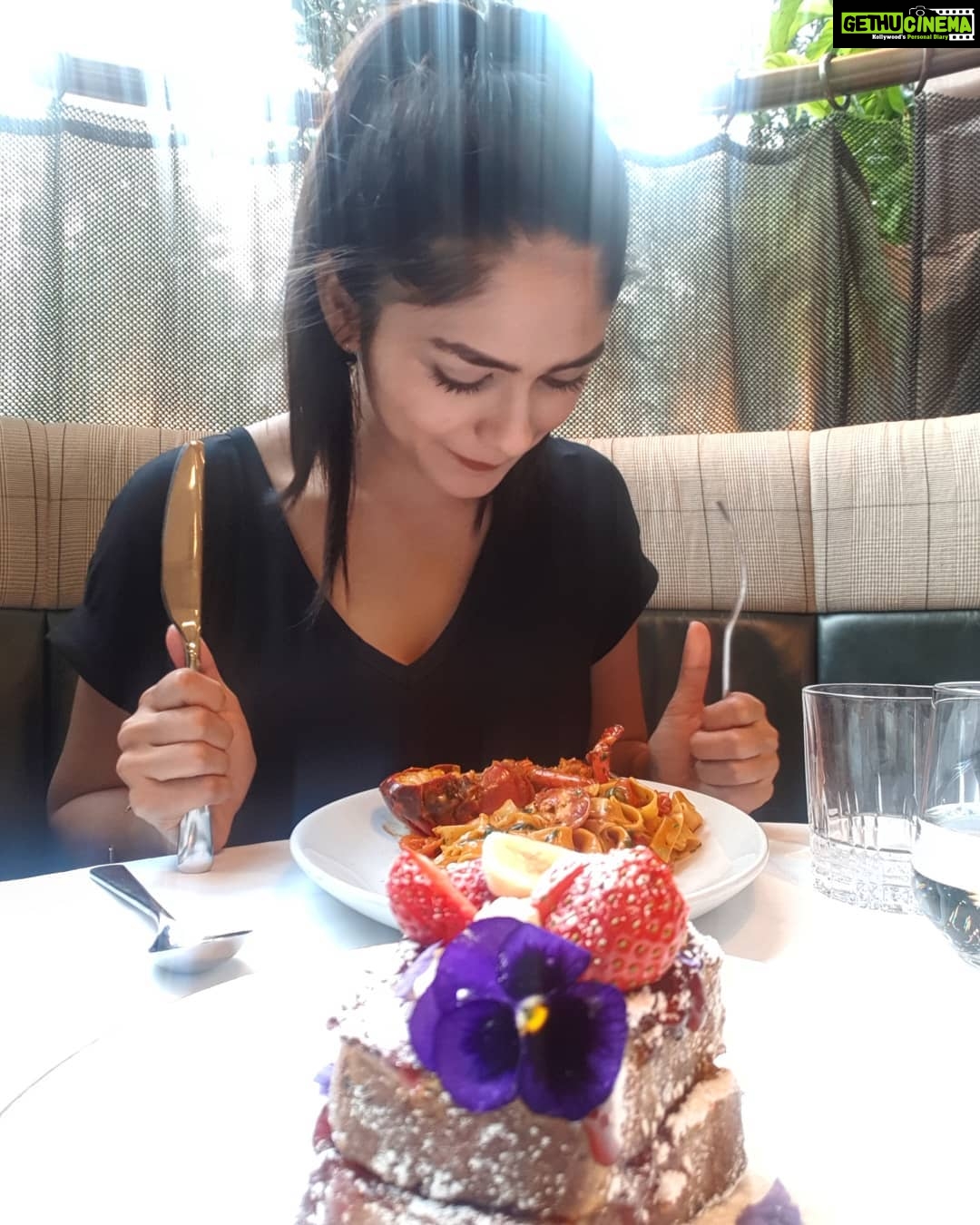 Mrunal Thakur Instagram - Cheat day 🤪🤪🤪
