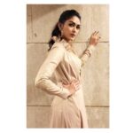 Mrunal Thakur Instagram –