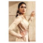 Mrunal Thakur Instagram –