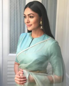 Mrunal Thakur Instagram - Star Gold Awards...