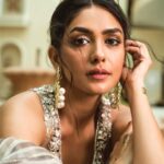 Mrunal Thakur Instagram – 💫💫💫