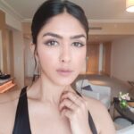 Mrunal Thakur Instagram - 💁‍♀️