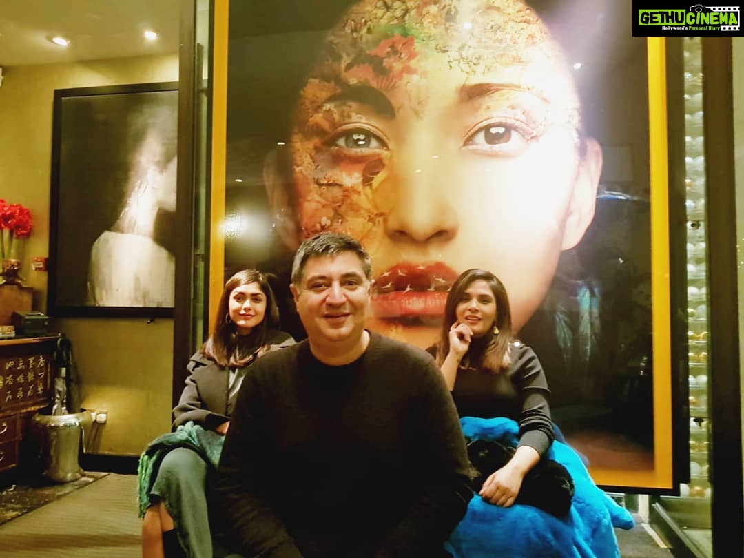 Mrunal Thakur Instagram - Kai Kay karte hain kaykooo???? @freidapinto MISSSSSSssss you ðŸ˜ðŸ˜ Kai Mayfair