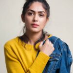 Mrunal Thakur Instagram – 💛💛💛