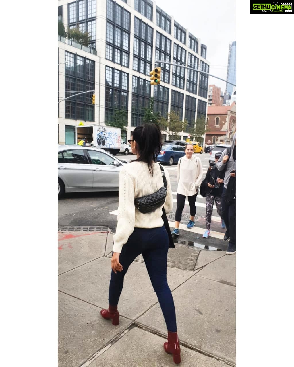 Mrunal Thakur Instagram - Lo challi main..... ♠️ ♥️ ♦️ ♣️ #newyork #NYC #unitedstates #streetstyle #travel #traveller #aroundtheworld #instagood #instadaily #instapic #goodvibes #worldtrip #traveltheworld New York, New York