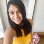 Mrunal Thakur Instagram – 💛