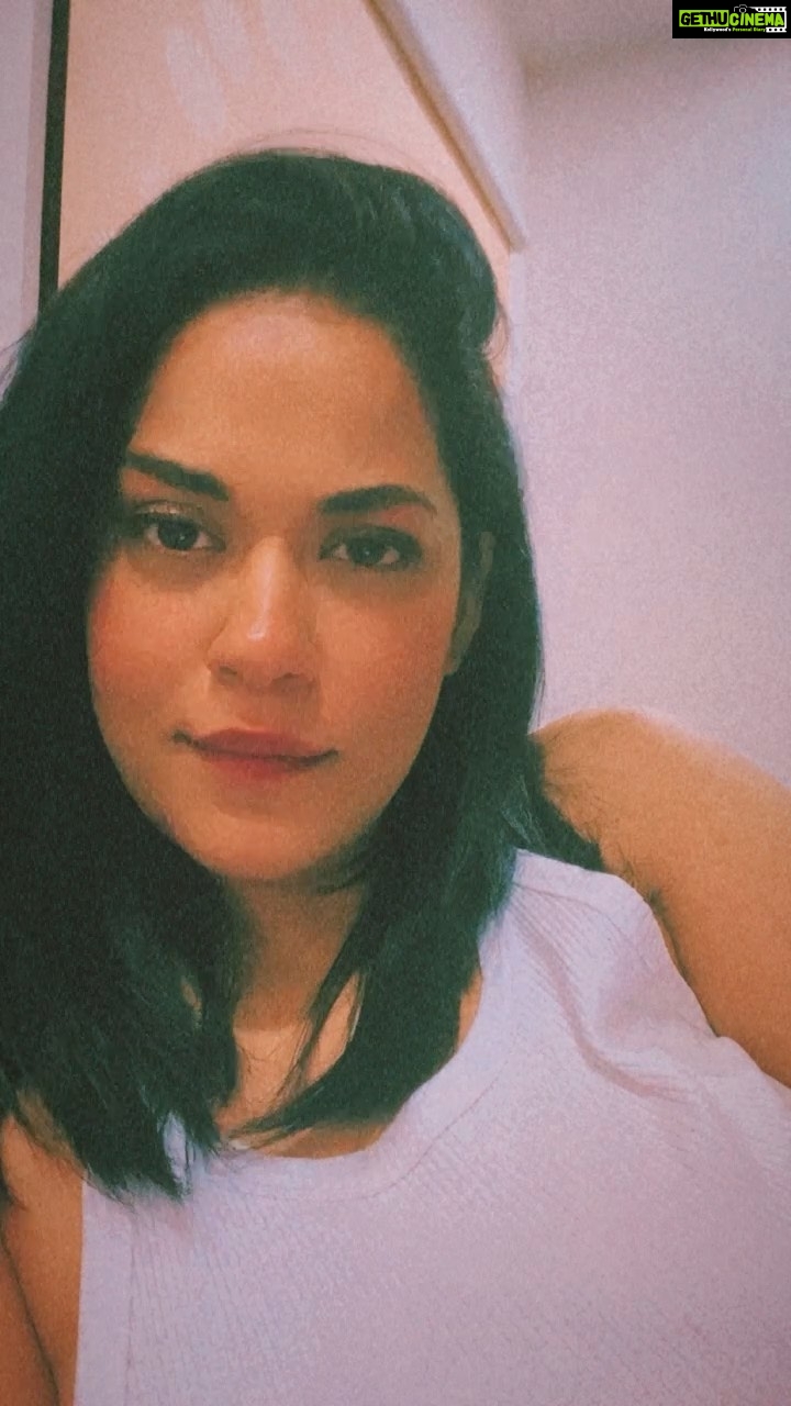 Mumaith Khan Instagram - There are only two ways to live your life. One is as though nothing is a miracle. The other is as though everything is a miracle.-Albert Einstein😇. #acceptance #awesome #believeinyourself #respectyourself #care #dreams #encouragement #faith #grace #glitter #smile #stronger #peace #positivity #innerpeace #workhard #appreciation #selfesteem #selfrespect #motivation #wiser #wisdom #happiness #love #life 💖🌸😘