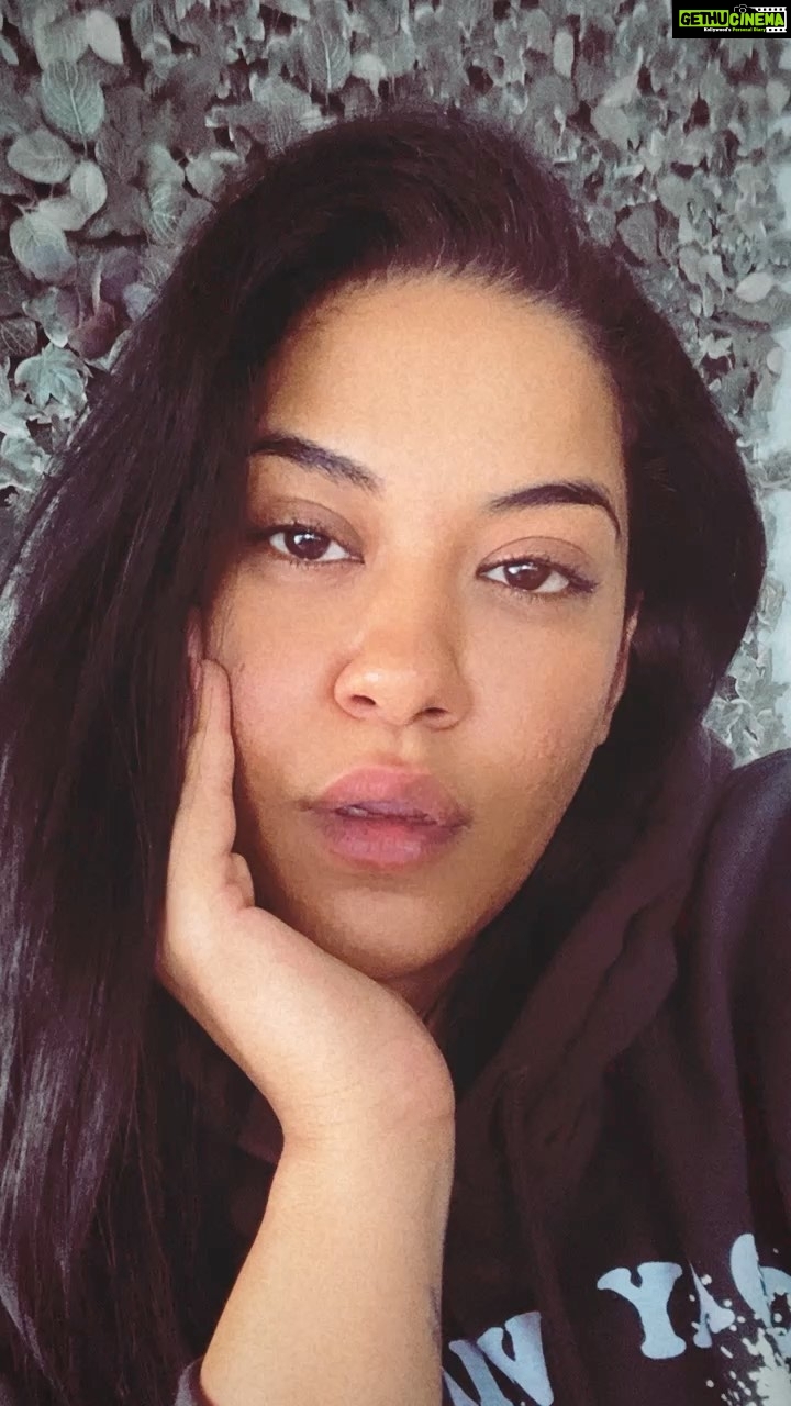 Mumaith Khan Instagram - It means so much to me to be surrounded by such amazing people, and Iβll forever be Thankful for your support. Misshhhh yβall ππΈπ. #acceptance #awesome #believeinyourself #respectyourself #care #dreams #encouragement #faith #grace #glitter #smile #stronger #peace #positivity #innerpeace #workhard #appreciation #selfesteem #selfrespect #motivation #wiser #wisdom #happiness #love #life ππΈπ