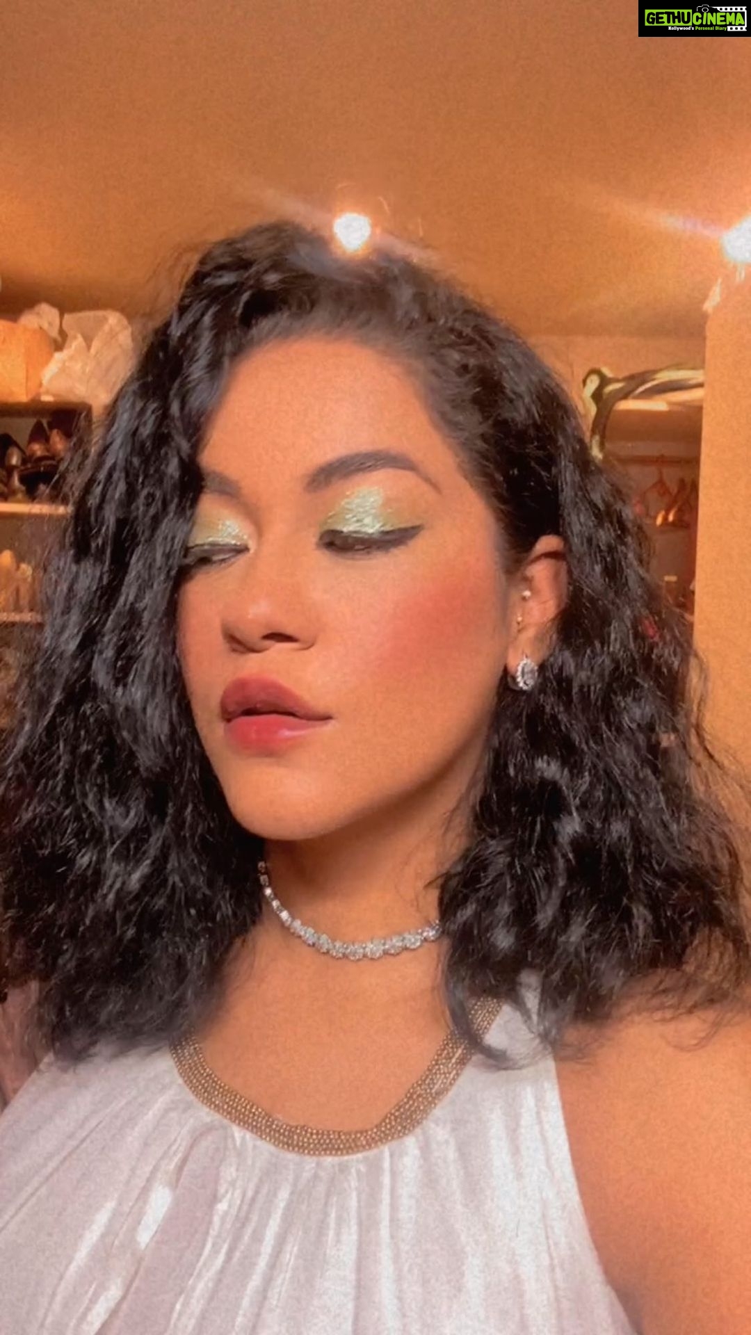 Mumaith Khan Instagram - Any fool can know. The point is to understand.-Albert Einstein๐. #acceptance #awesome #believeinyourself #respectyourself #care #dreams #encouragement #faith #grace #glitter #smile #stronger #peace #positivity #innerpeace #workhard #appreciation #selfesteem #selfrespect #motivation #wiser #wisdom #happiness #love #life ๐๐ธ๐