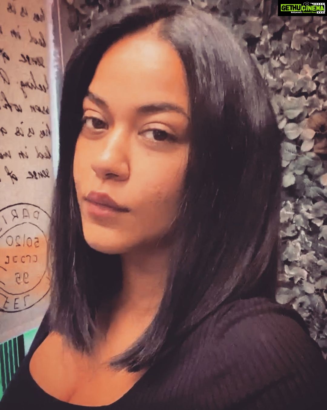Mumaith Khan Instagram - The secret of life, though, is to fall seven times and to get up eight times.-Paulo Coelho๐. #acceptance #awesome #believeinyourself #respectyourself #care #dreams #encouragement #faith #grace #glitter #smile #stronger #peace #positivity #innerpeace #workhard #appreciation #selfesteem #selfrespect #motivation #wiser #wisdom #happiness #love #life ๐๐ธ๐