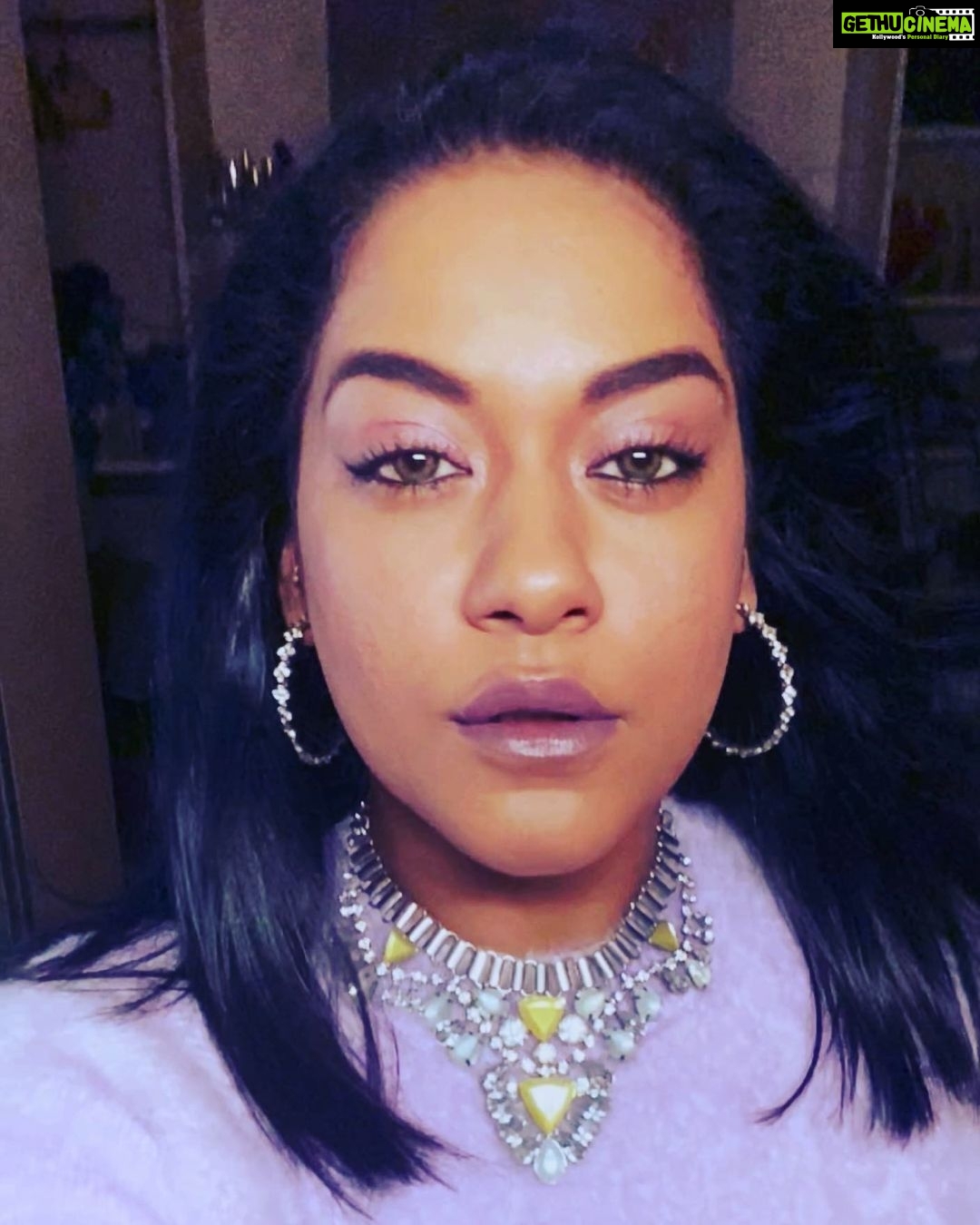 Mumaith Khan Instagram - There are only two ways to live your life. One is as though nothing is a miracle. The other is as though everything is a miracle.-Albert Einstein😇. #acceptance #awesome #believeinyourself #respectyourself #care #dreams #encouragement #faith #grace #glitter #smile #stronger #peace #positivity #innerpeace #workhard #appreciation #selfesteem #selfrespect #motivation #wiser #wisdom #happiness #love #life 💖🌸😘