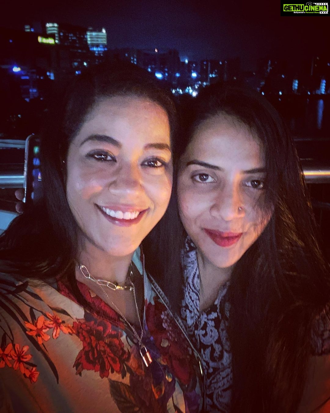 Mumaith Khan Instagram - Peace begins with a smile..-Mother Teresa๐. #acceptance #awesome #believeinyourself #respectyourself #care #dreams #encouragement #faith #grace #glitter #smile #stronger #peace #positivity #innerpeace #workhard #appreciation #selfesteem #selfrespect #motivation #wiser #wisdom #happiness #love #life ๐๐ธ๐ Hyderabad