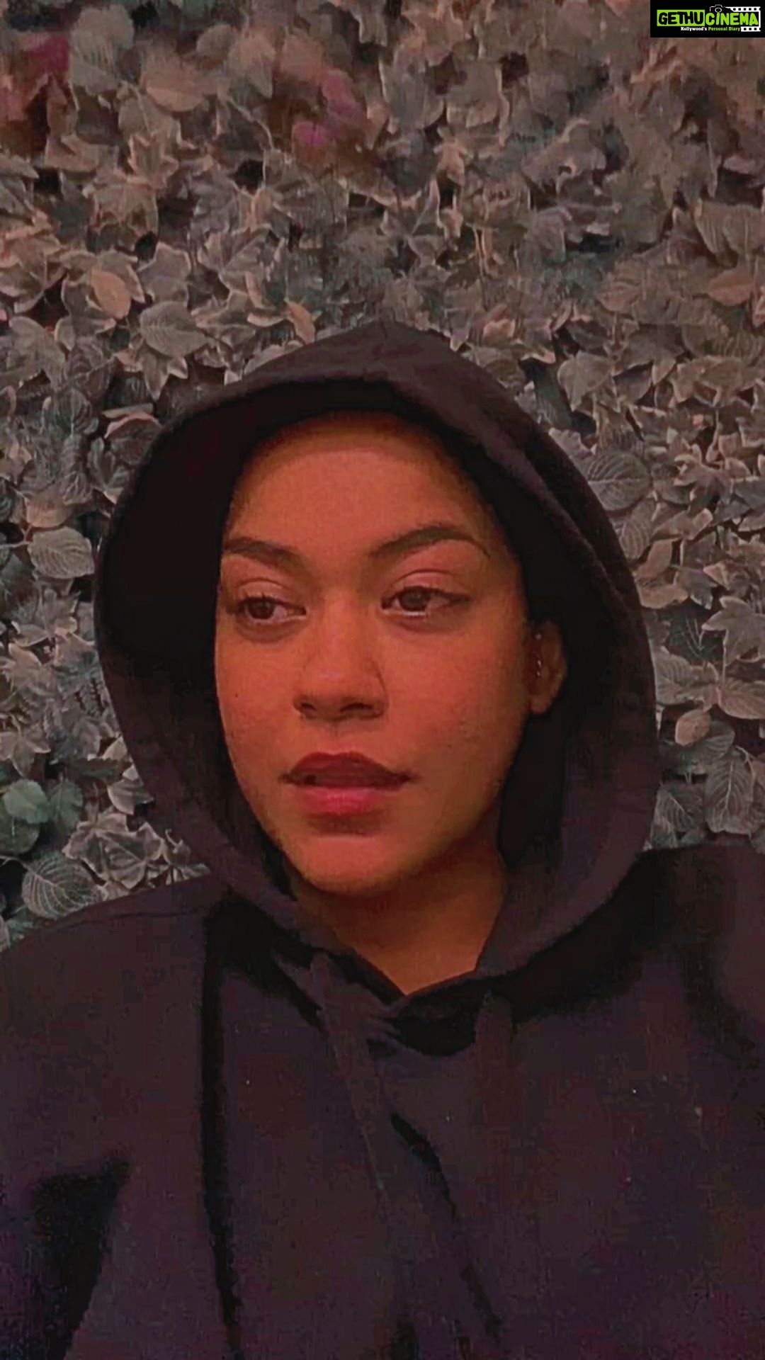 Mumaith Khan Instagram - Be grateful for what you already have while you pursue your goals. If you aren’t grateful for what you already have, what makes you think you would be happy with more.-Roy T. Bennett😇. #acceptance #awesome #believeinyourself #respectyourself #care #dreams #encouragement #faith #grace #glitter #smile #stronger #peace #positivity #innerpeace #workhard #appreciation #selfesteem #selfrespect #motivation #wiser #wisdom #happiness #love #life 💖🌸😘
