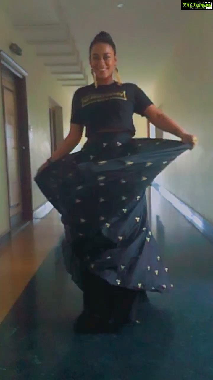 Mumaith Khan Instagram - May this Diwali, Endow you with opulence and prosperity, Happiness comes at your steps, Wishing you a bright future in your life. Happy Diwali πͺπ. #acceptance #awesome #believe #respect #diwali #happiness #faith #grace #glitter #smile #stronger #peace #positivity #love #life πΈππ