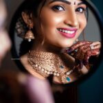 Nakshathra Nagesh Instagram - I did my own makeup for all my wedding events 🏆- almost everyone I talked to about this, tried to talk me out of it. But I was so sure, I knew exactly how I wanted to look and exactly how my husband would like it. 😁 but if there is something I am incredibly grateful for, that’s discovering @twopointzero.in. Not just for giving me the perfect canvas, making my skin glow but for making me such a HAPPY BRIDE. Every conversation with @vasanthrajguru and his team got me super excited about the wedding. He also talked me into bringing Raghav to the clinic (it truly feels like a second home to us though), made raghav feel incredibly comfortable and suggested exactly what he needed and made him a HAPPY GROOM. (Grooms deserve to be pampered too) . . . . If you’re getting married anytime soon or you just want to be pampered in trustworthy hands, without the fear of upselling or complications, head to @twopointzero.in right awayyyy!! And thank me later 😋