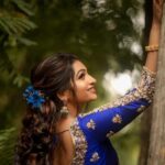 Nakshathra Nagesh Instagram - Mua @sharanyas_makeupartistry Hairstyle @mani_stylist_ Saree @prahlasilks Blouse&Belt @plush_boutique_jb Jewels @vivahbridalcollections Captured by @camerasenthil Flowers @reesribridalflowers Location @sppgardens