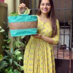 Nakshathra Nagesh Instagram - Got these super classy & custom made jute bags from @signature_roses7 Signature Roses offers fabulous Eco-friendly Return gifts bags, Favor Bags for wedding, house warming,birthday party,baby shower & all other events. Do check their page out and I am sure you will fall in love with their products too!!!! DM or Whatsapp them @ 9442194451/8870137333 for orders Follow @signature_roses7