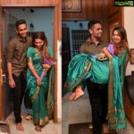 Nakshathra Nagesh Instagram - #happiest 🧿❤️ Raghav impressed me beting words with this one. The best way to walk into this beautiful journey. #myfamily All moments captured will be treasured for a lifetime! Thanks da @haran_official_ Saree @anika._.boutique