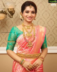 Nakshathra Nagesh Instagram - Throwback to this fun shoot that introduced me to some of the nicest people I know! I met @subhz14 for the first time that day and it never felt like the first time, she has this amazing vibe. From styling me for this shoot, she is now my go-to stylist for anything and everything! And I got to meet @teju_ashwini , always obsessed over her dance style but her personality is even more enthusiastic and chill! Photography by the super talented @dinesh_baburaj 👏🏻