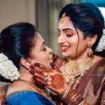 Nakshathra Nagesh Instagram - The lady who will do anything to see one Kutti smile on my face. My kuttttiiii Amma! Thank you for being the best mom all these years and for being the cutest daughter for many more years to come. You’re always my baby nallu. I love you #bossbaby Photography @ajay_shadowsphotography Both our hairdo @mani_stylist_ Nallu’s makeup @profile_makeover Saree draping @profile_makeover Flowers @blossom_bridal_flowers My blouse @sameenasofficial Nallu’s blouse @v7byvinya Mehendi @aravinth_mehendi_makeup