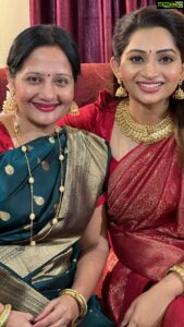Nakshathra Nagesh Instagram - Paiyana Kuduthu, paiyan kai-le phone kuduthu, pattu poda solli, koode sernthu aadum ma(miyar) 🧿❤️ #makingmemories