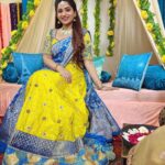 Nakshathra Nagesh Instagram – Wearing my favorite @sajna_bridal_wear_designer for #tamizhumsaraswathiyum 
Guess what’s happening! #beingsaraswathy