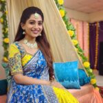 Nakshathra Nagesh Instagram – Wearing my favorite @sajna_bridal_wear_designer for #tamizhumsaraswathiyum 
Guess what’s happening! #beingsaraswathy