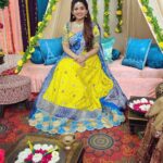Nakshathra Nagesh Instagram – Wearing my favorite @sajna_bridal_wear_designer for #tamizhumsaraswathiyum 
Guess what’s happening! #beingsaraswathy